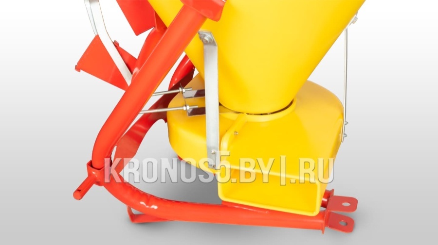 Разбрасыватель навесной, садовый (Лейка) Strumyk S-300S (300 л)